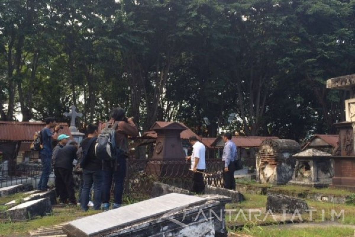 DPRD Surabaya : Makam Belanda Peneleh Tak Terawat