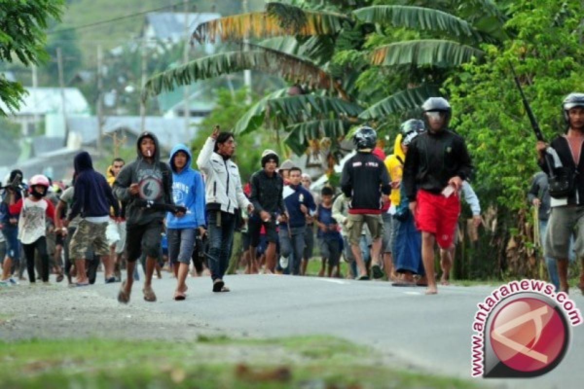 Polisi Usut Penyebab Bentrok Warga Penolak Tambang