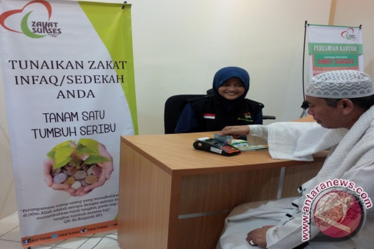 LAZ Zakat Sukses Depok Salurkan Seribu Tas