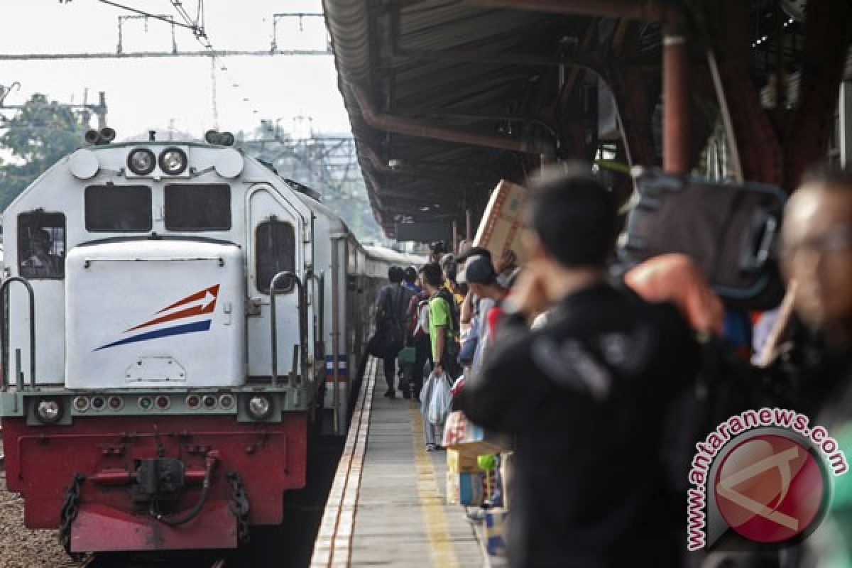 Jumlah pemudik Stasiun Senen dan Gambir naik lima persen