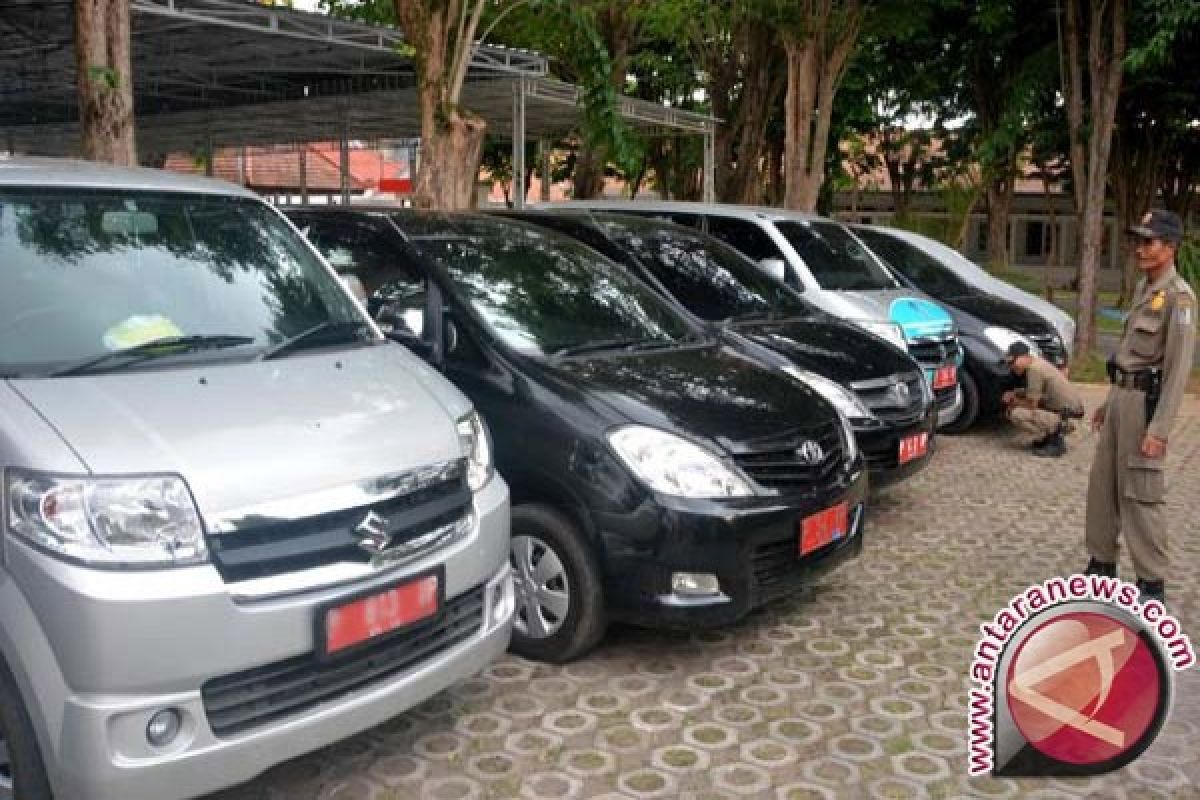 Mobil dinas Bengkulu dipasangi stiker cegah penyalahgunaan