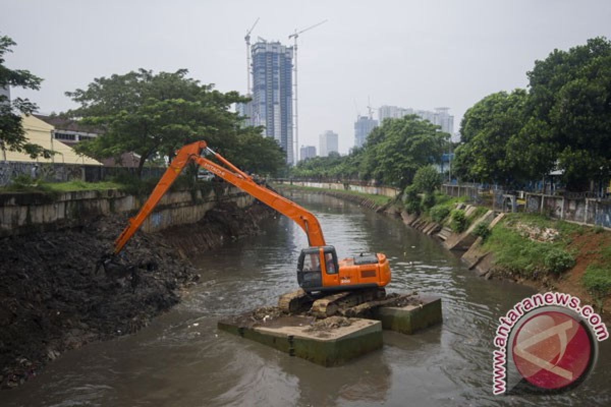 Earth Wire -- Jakarta succeeds in saving 66 kelurahans from flooding this year