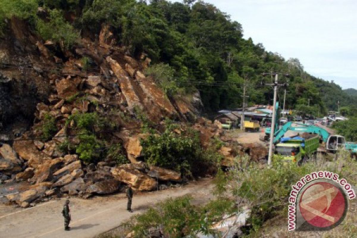 Tanah longsor tewaskan 47 orang di India Utara