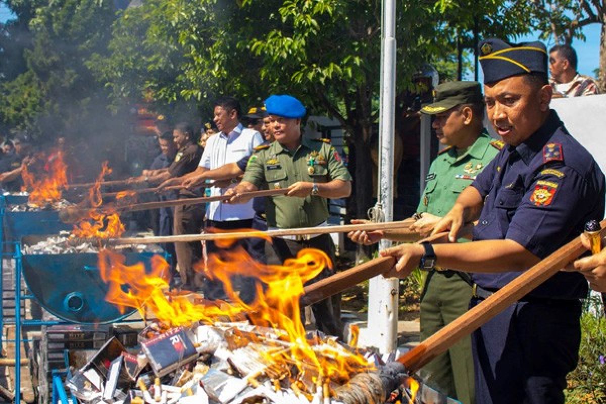 Bea Cukai Bontang musnahkan miras dan rokok ilegal