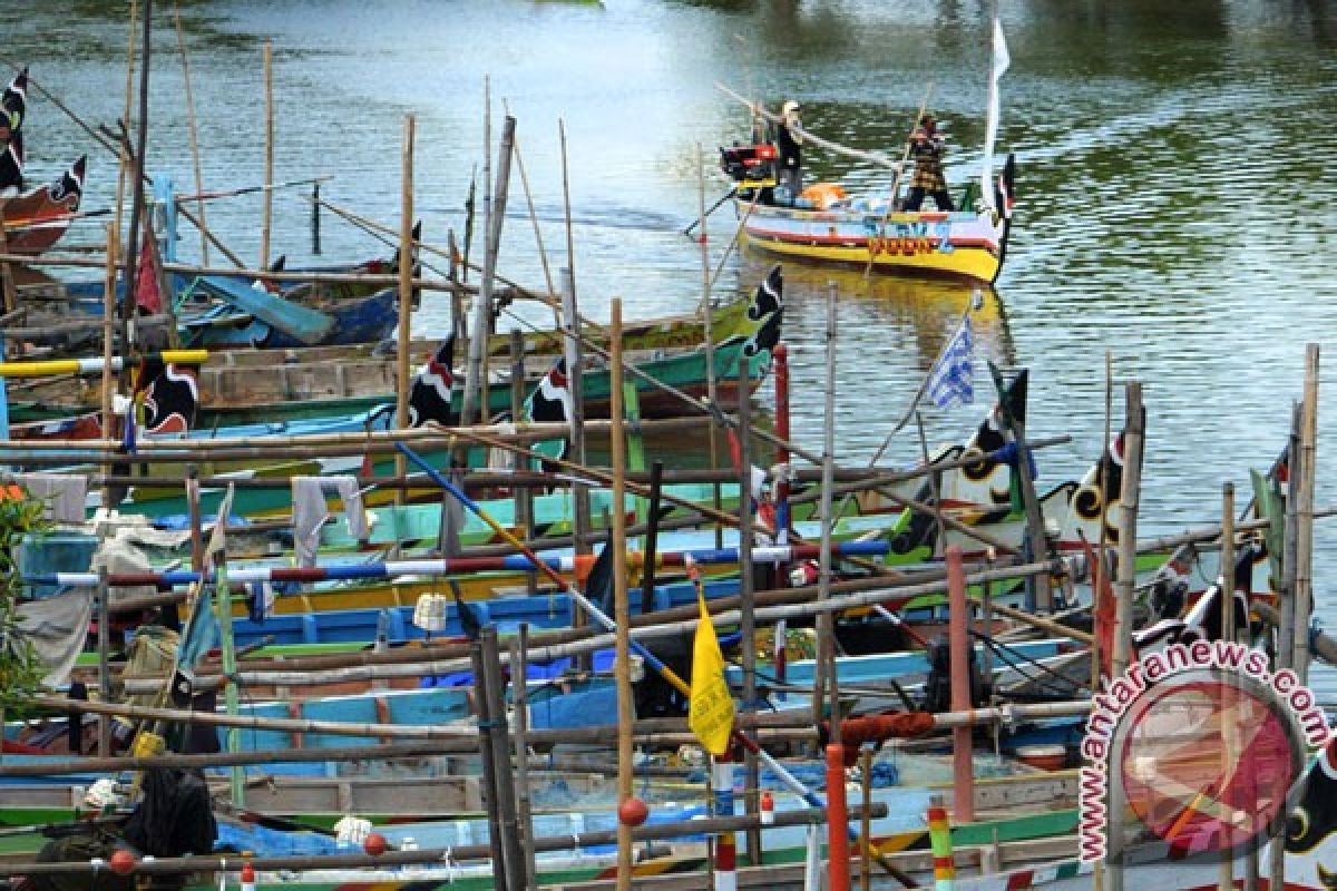 Berhenti melaut lima bulan, nelayan Kupang alih profesi