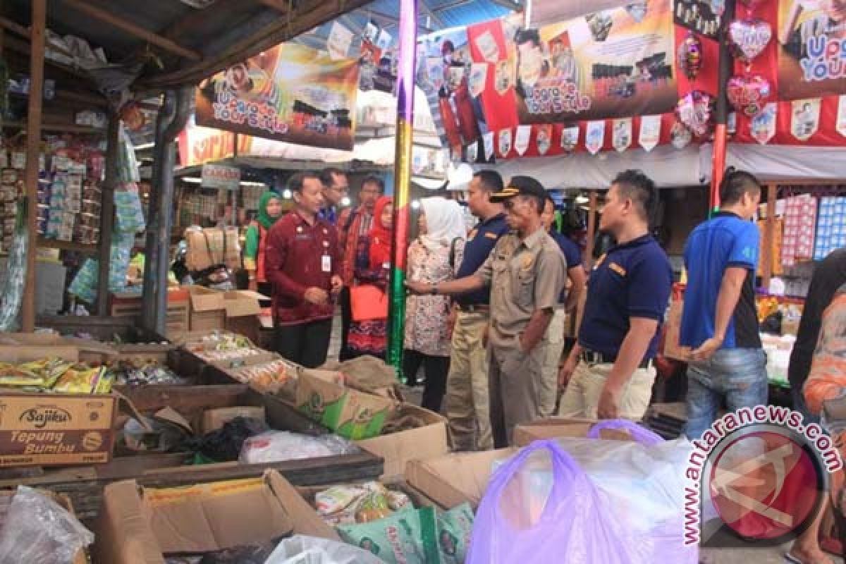 Tim Pemkab HST Sidak Pasar Tradisional