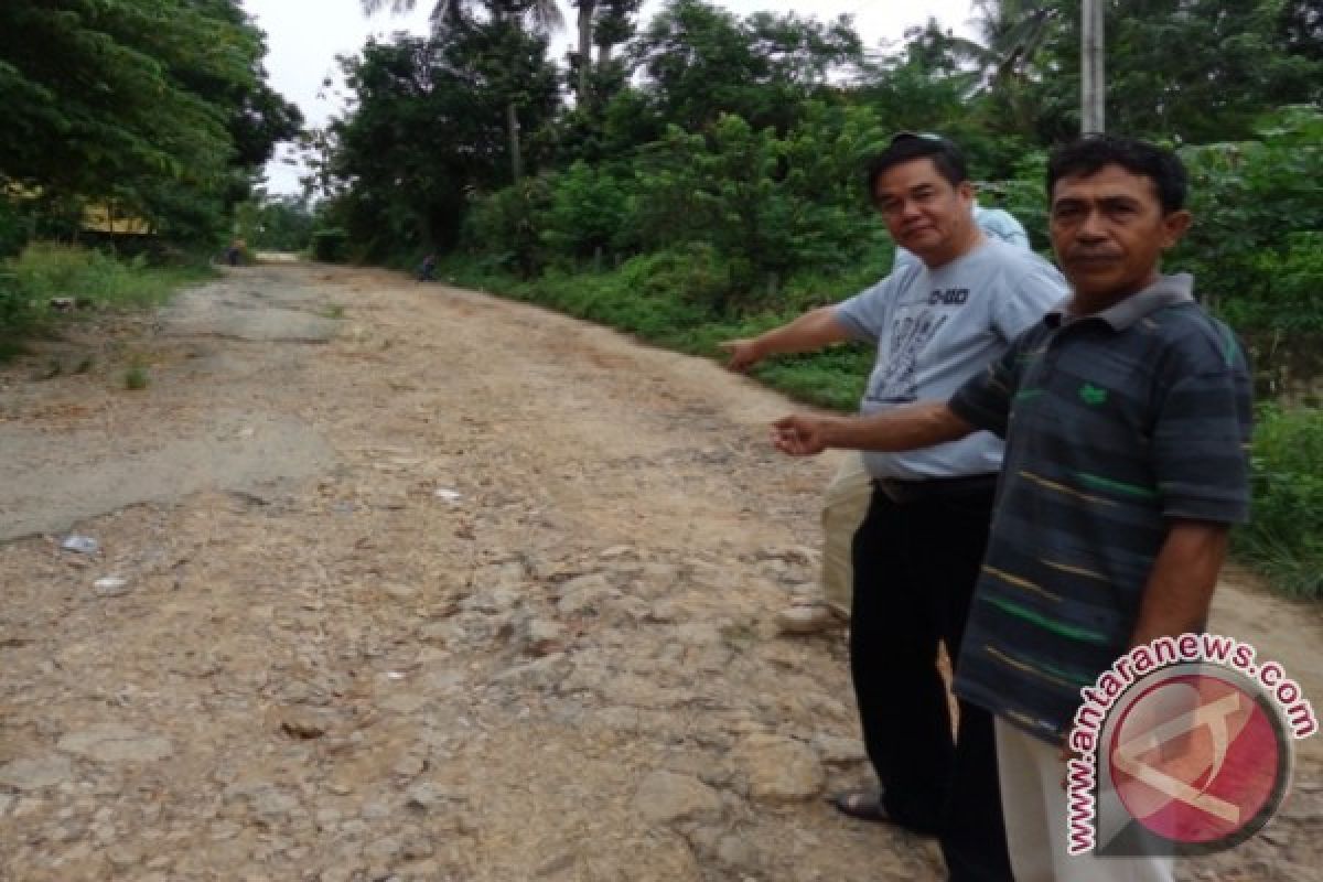  Jalan Rusak, Fasilitas Pendidikan Dikeluhkan 