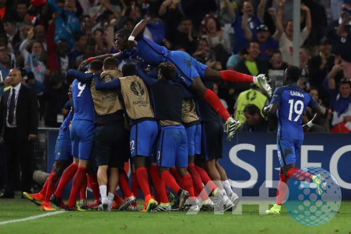 Euro 2016 - Prancis lolos ke 16 besar