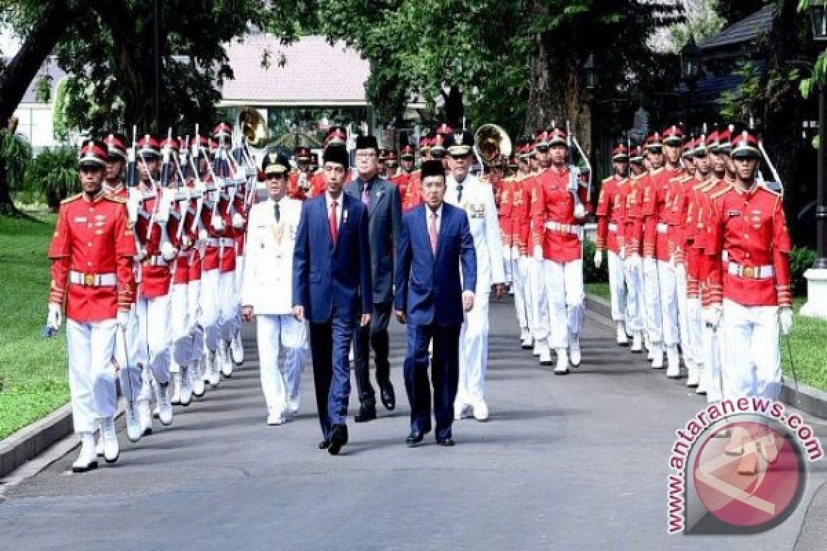 Longki-Sudarto Dikirab Paspampres Di Istana Merdeka.
