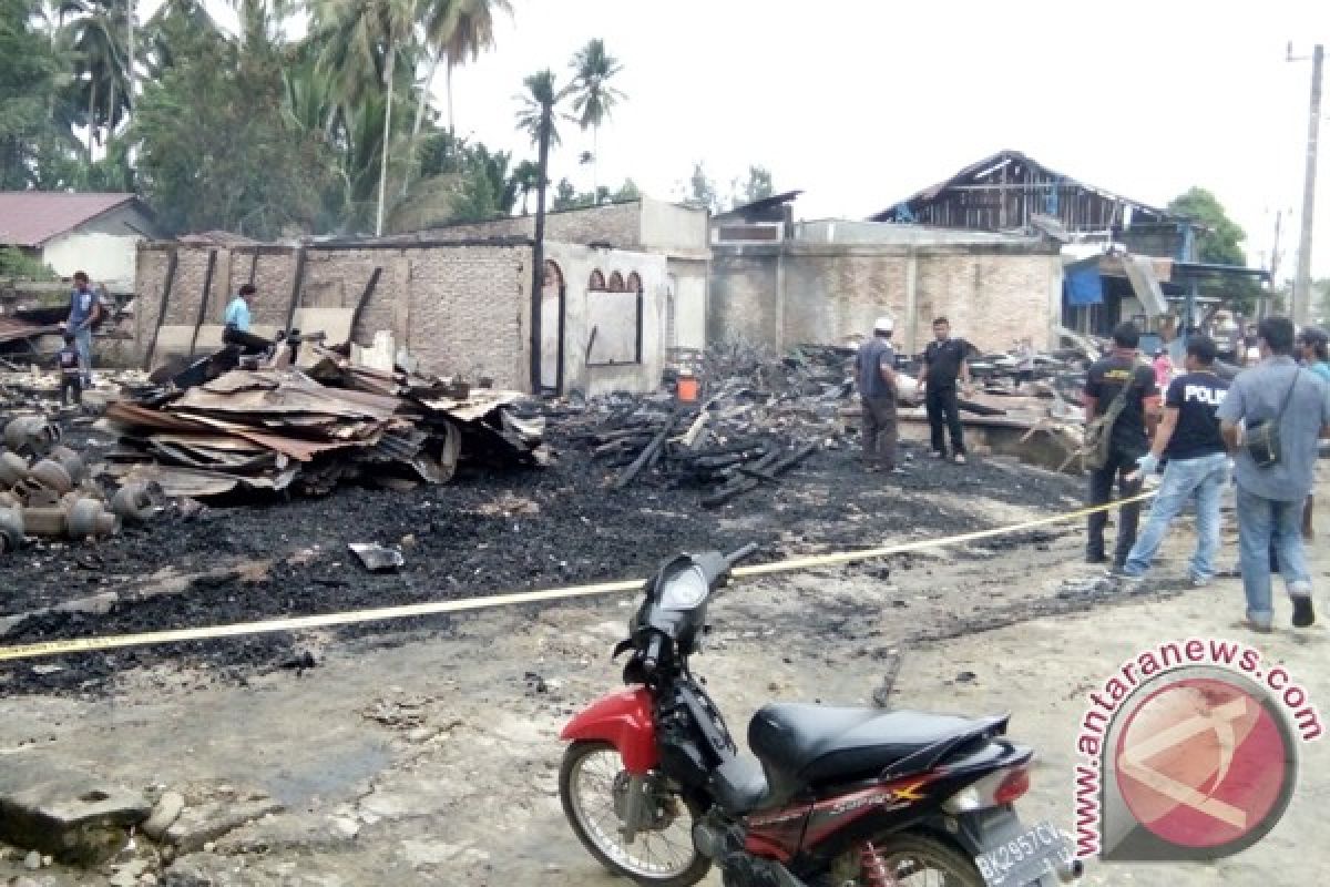 13 Ruko di Singkil musnah terbakar