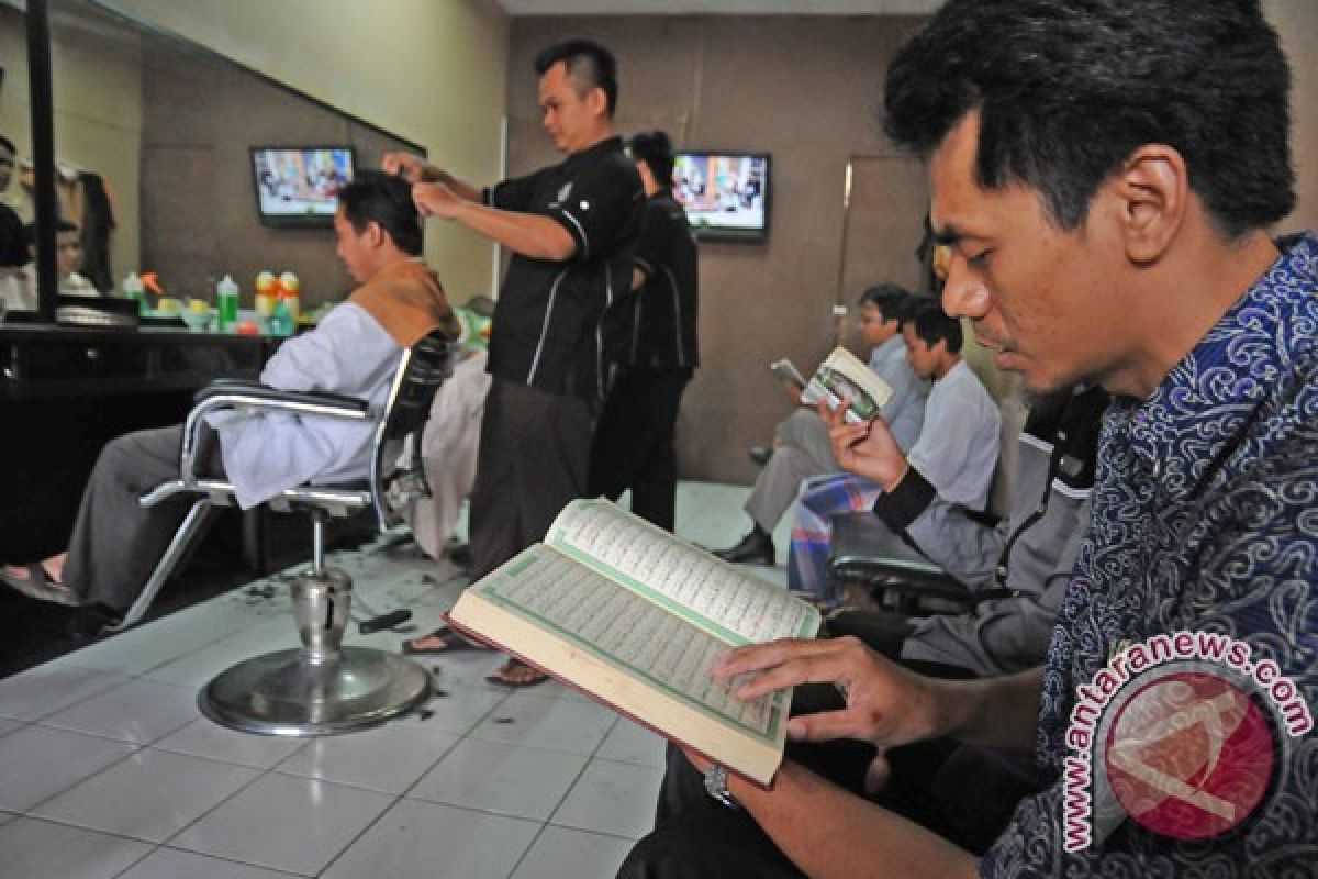 Warga Depok gelar khataman Quran di 1.400 masjid