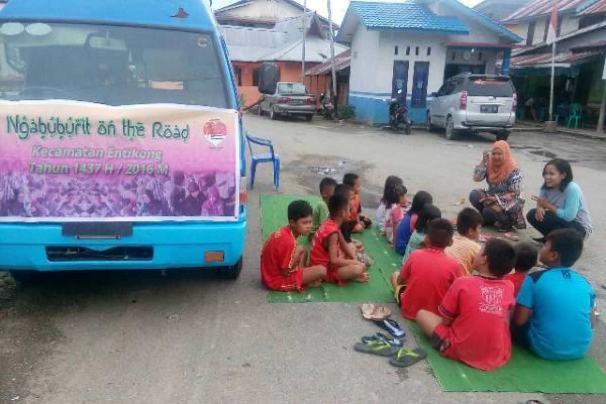 Puluhan Anak Perbatasan Ikut Ngabuburit