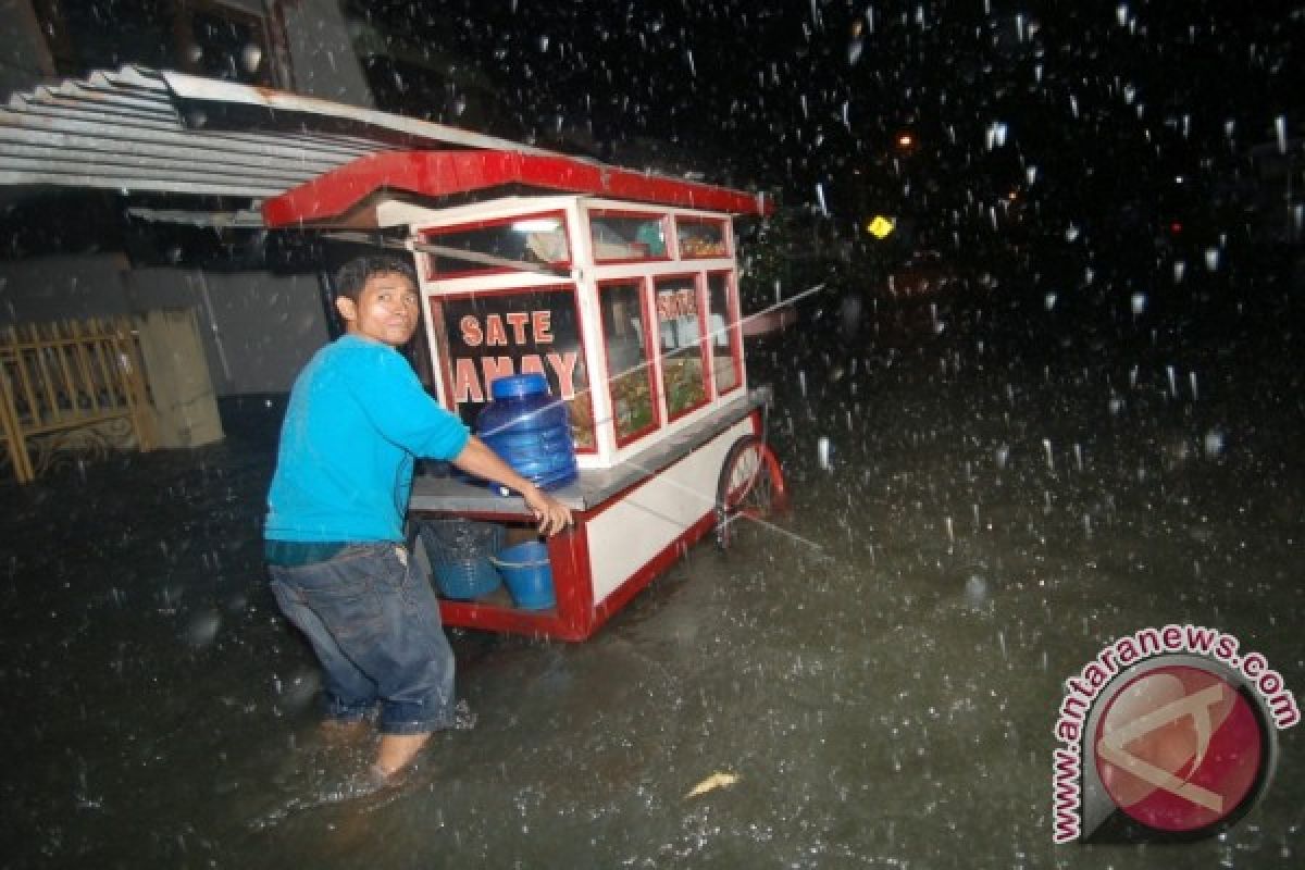 RSUD Terendam Banjir, Sembilan Pasien Dipindahkan