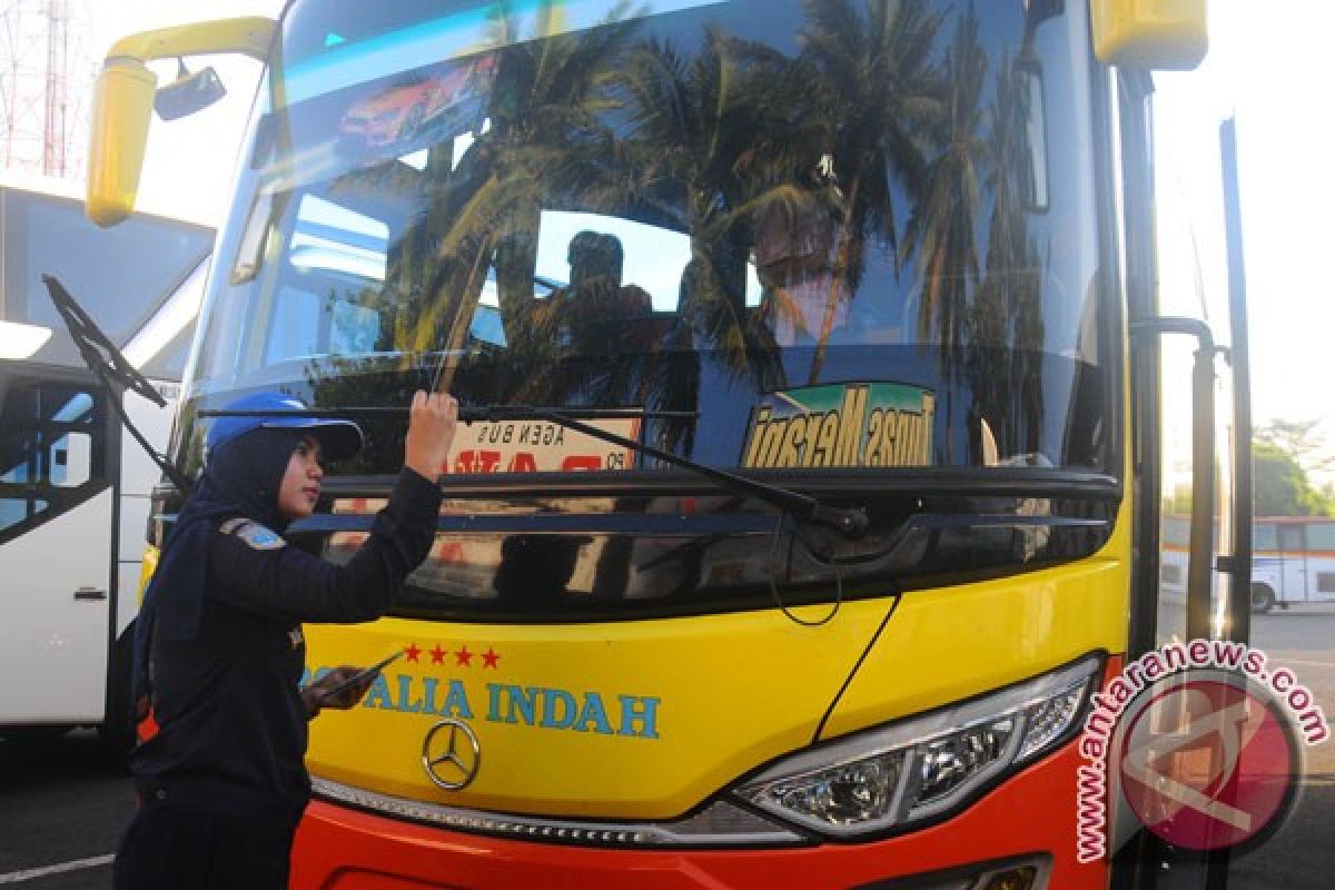 Polres Kediri selidiki pecahnya kaca tujuh bus secara misterius