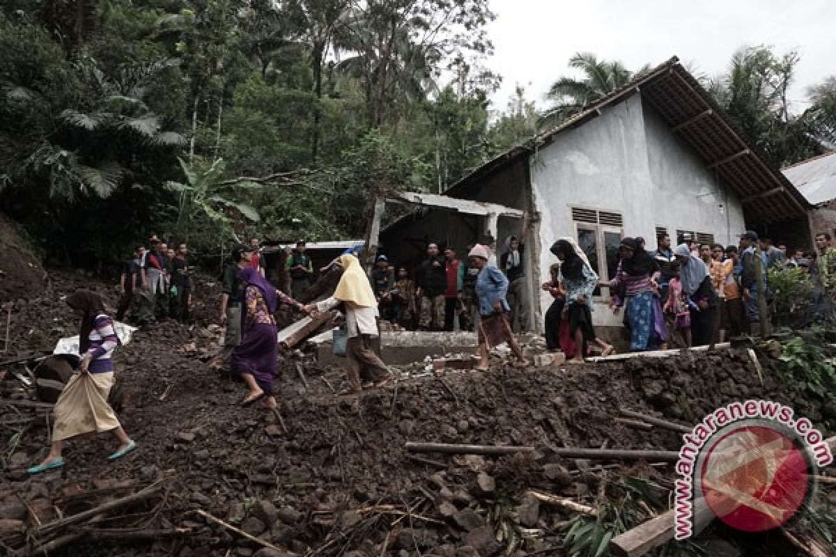 840 jiwa di Curugkembar terdampak pegerakan tanah