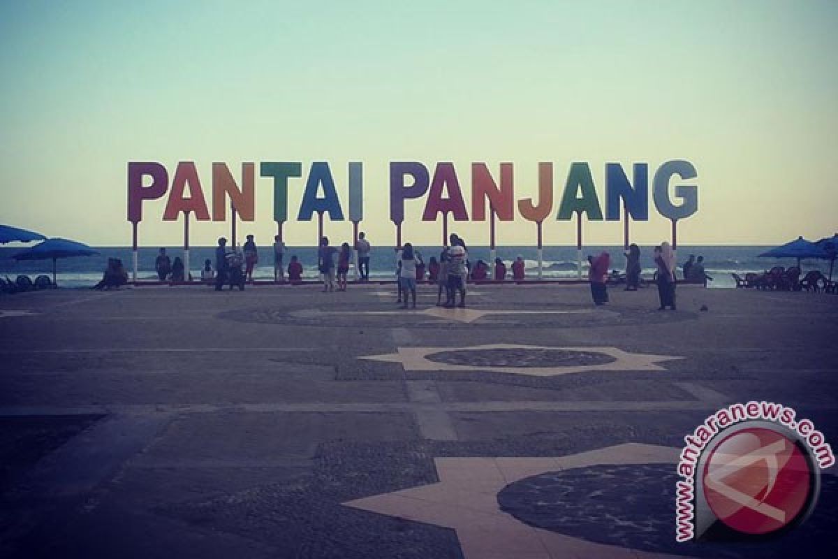 Pedagang Dilarang Berjualan Di Tanggul Pantai Panjang