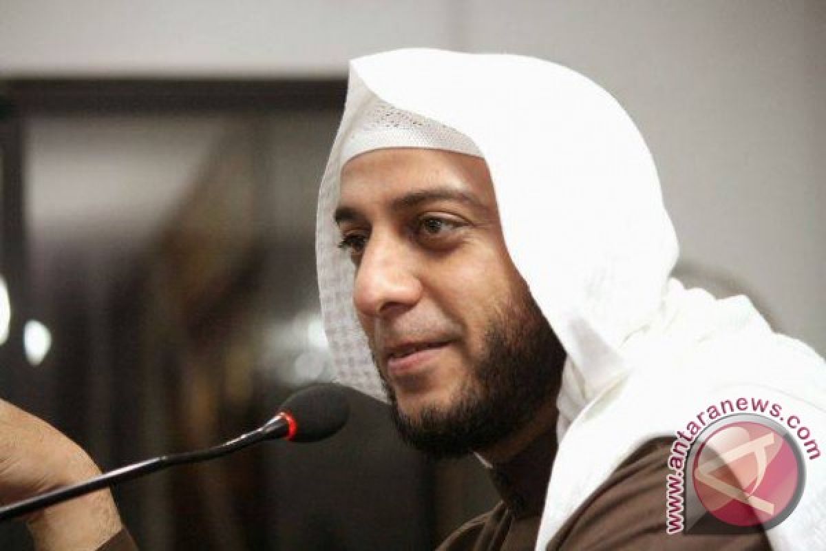 Pendakwah  Syekh Ali Jaber ajak masyarakat tidak mudik