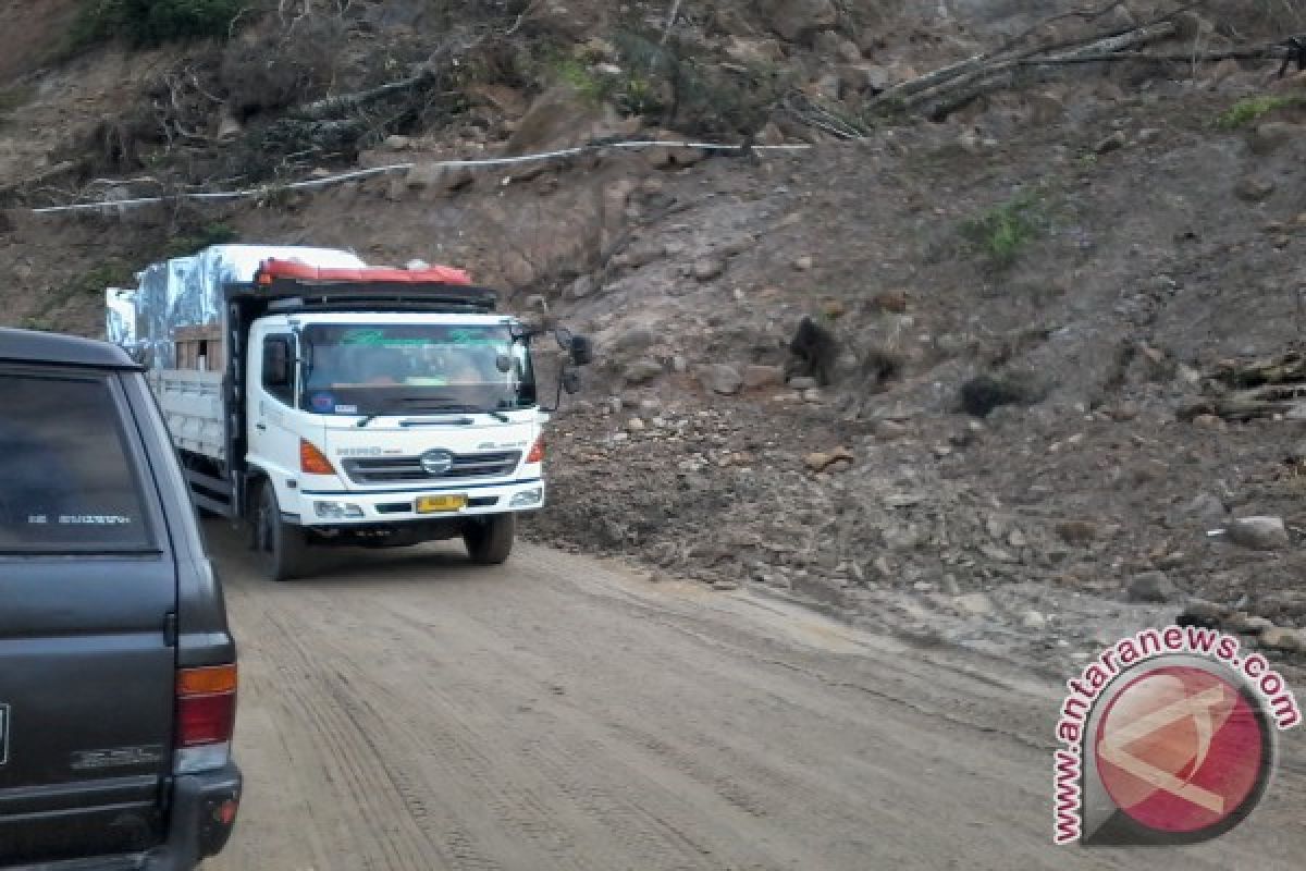 Waspada Jalur Mudik Batu Jomba Rawan Longsor