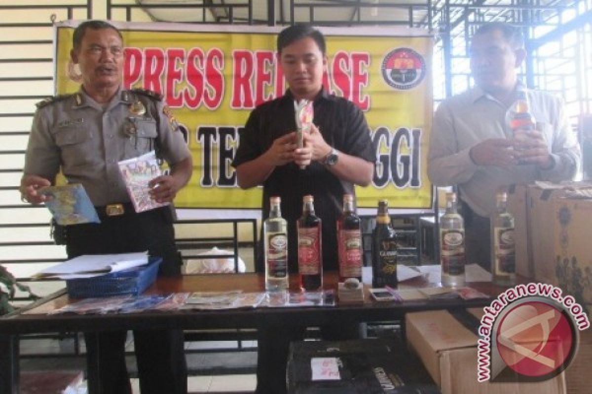 300 VCD Porno dan 165 Botol Miras Disita Polres