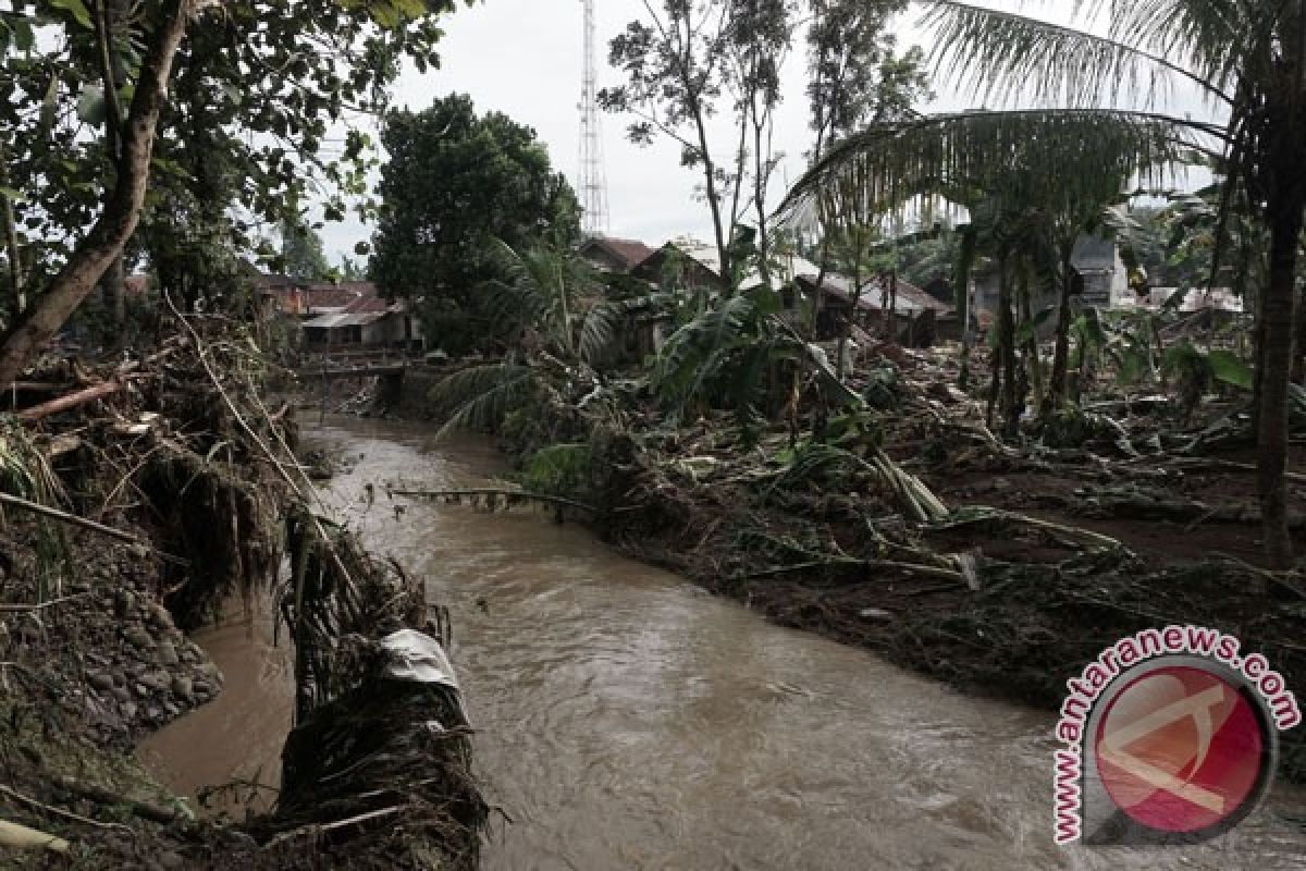 Korban hilang di Sungai Bener Banyumas-Jateng masih dicari tim SAR