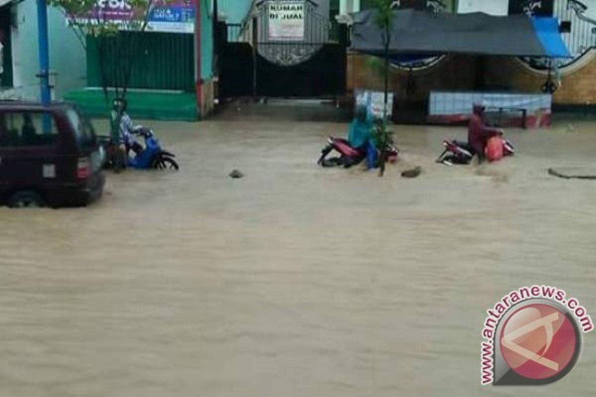 Korban Banjir Samarinda Mulai Kembali ke Rumah