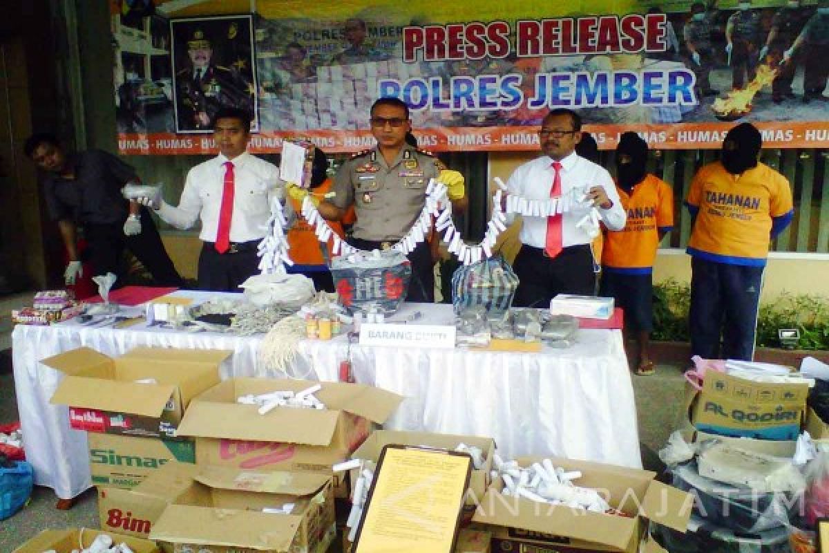 Polres Jember Gerebek Rumah Industri Pembuat Petasan