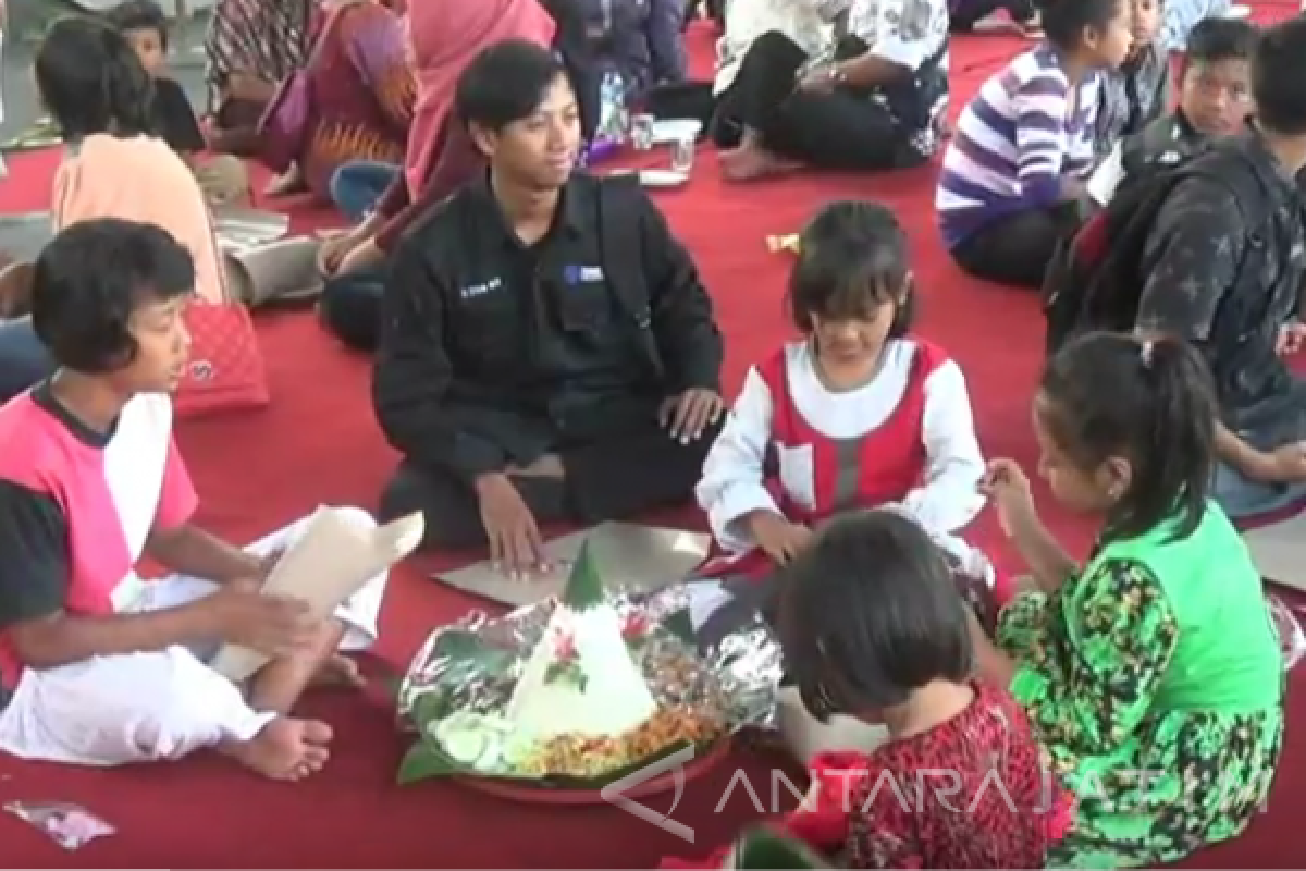 Pemkot Blitar Gelar Kenduri 1.000 Tumpeng Haul Bung Karno       