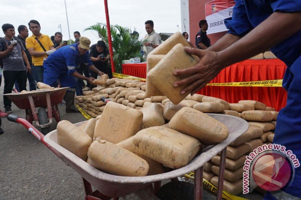 Polresta Bekasi tangkap pengedar 65 kilogram ganja