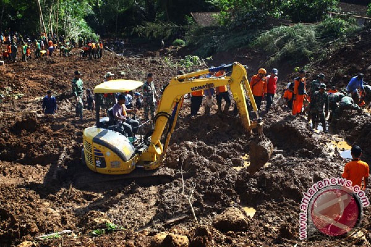 Ratusan rumah di Sangihe tertimbun longsor