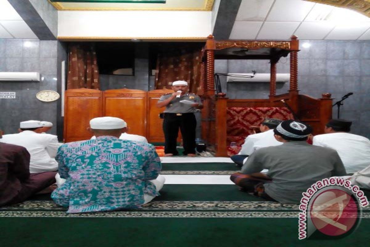 Polisi Manfaatkan Ramadhan Untuk Ceramah Bahaya Narkoba