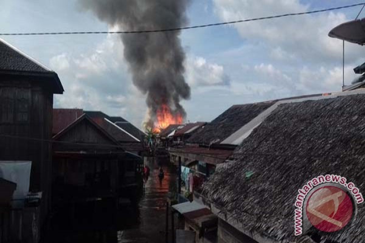 Pemukiman Padat  Baruh Jaya Dilalap Api