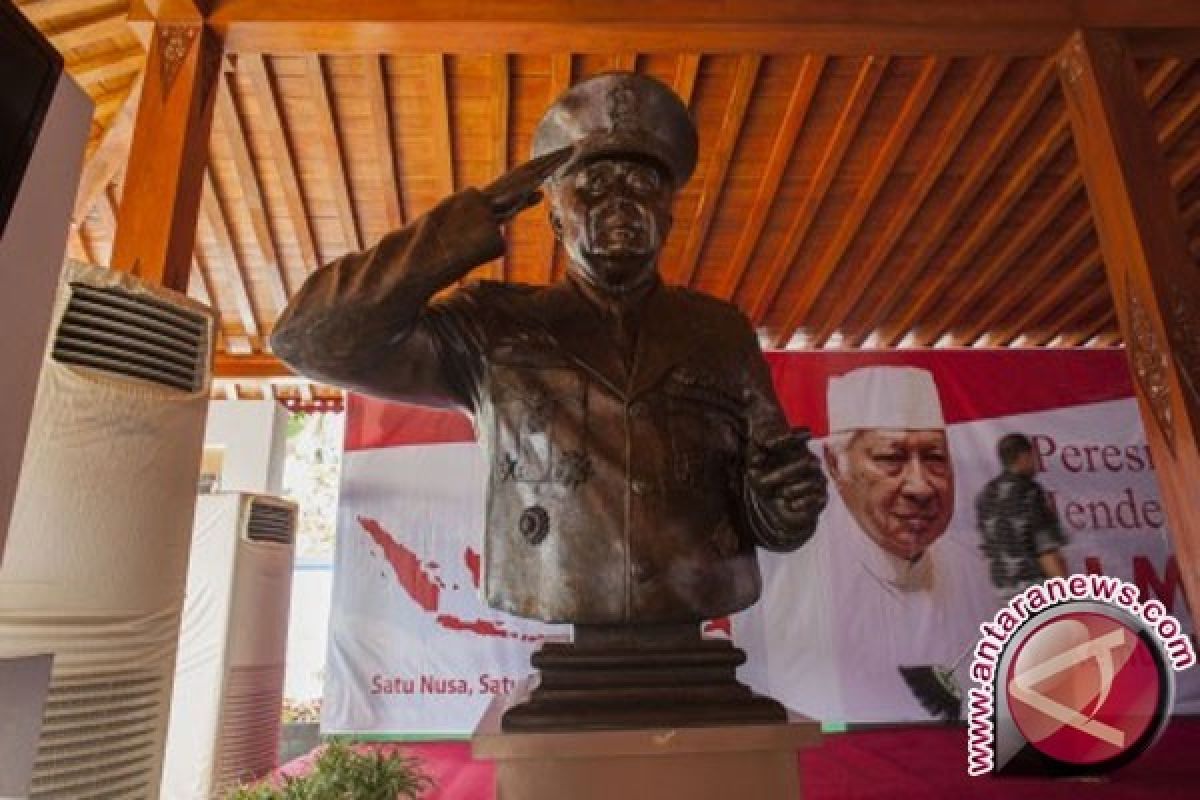 Telaah - Soeharto, pahlawan di hati rakyat Indonesia