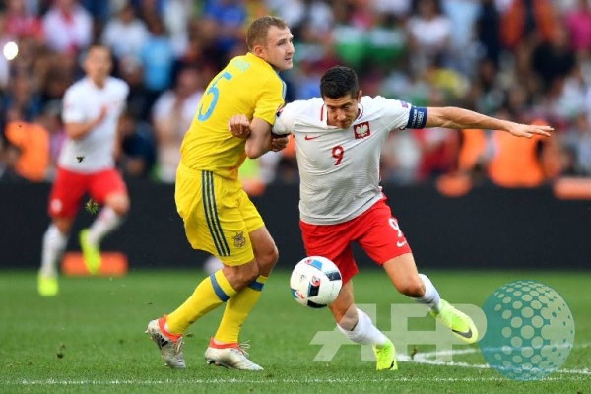 Euro 2016 - Lewandowski puasa gol, pelatih Polandia tak ambil pusing