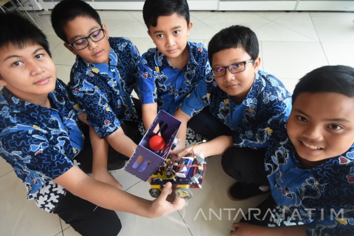 Jelang Lomba Robot Internasional Jerman - ANTARA News Jawa Timur