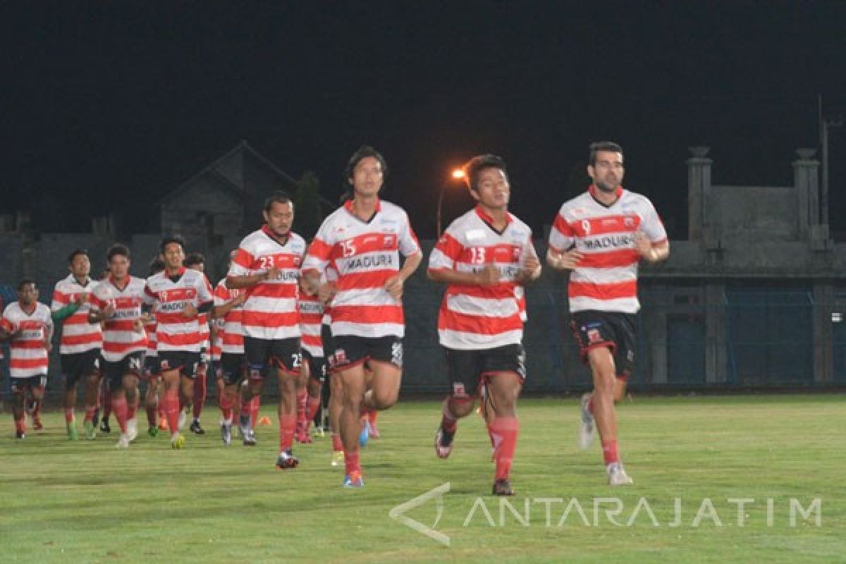 Madura United Ganti Pelatih Kiper 