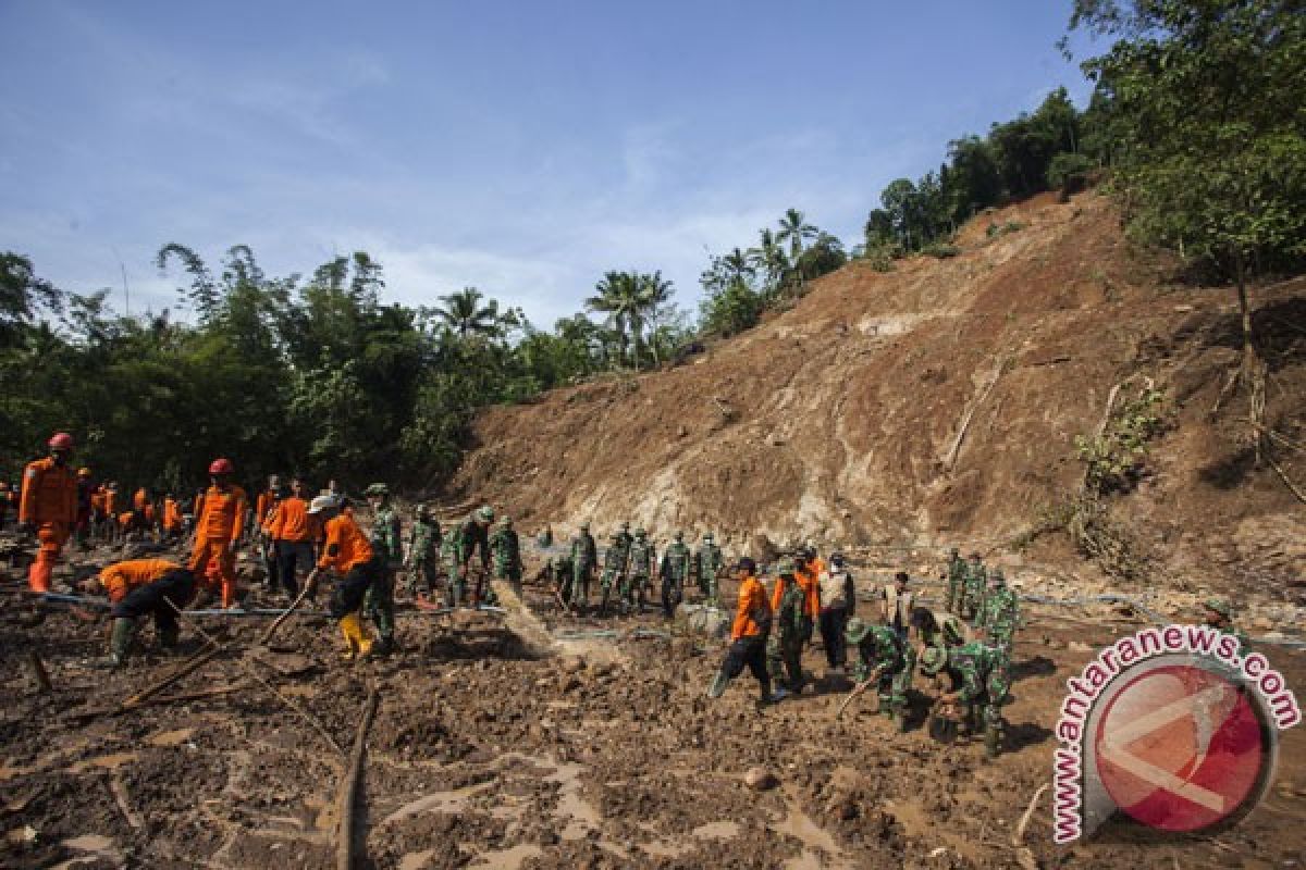 Gubernur Ganjar instruksikan permudah pengurusan dokumen korban bencana