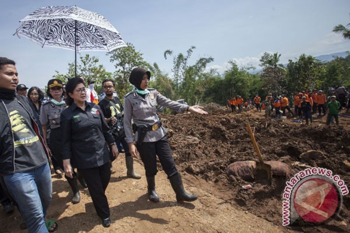 Menkes tinjau lokasi longsor di Purworejo