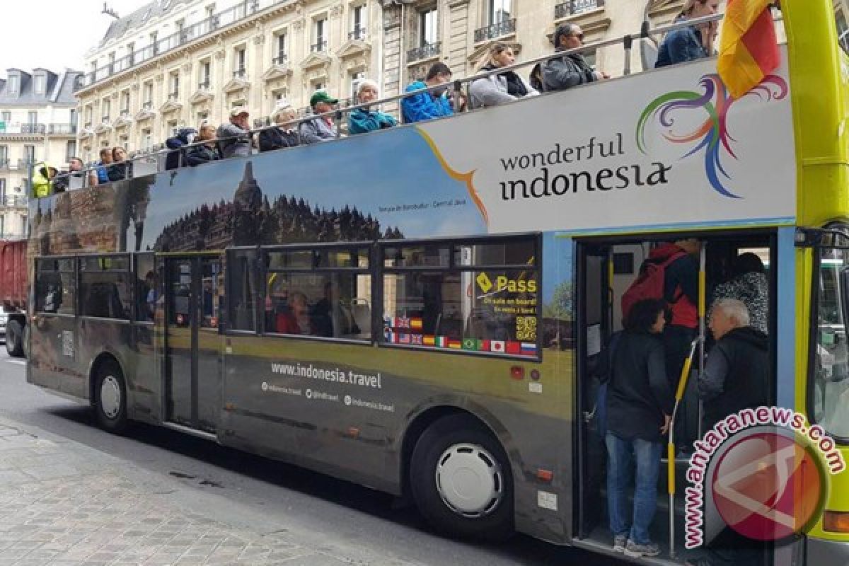 Wonderful indonesia promoted in london through taxi and bus advertising