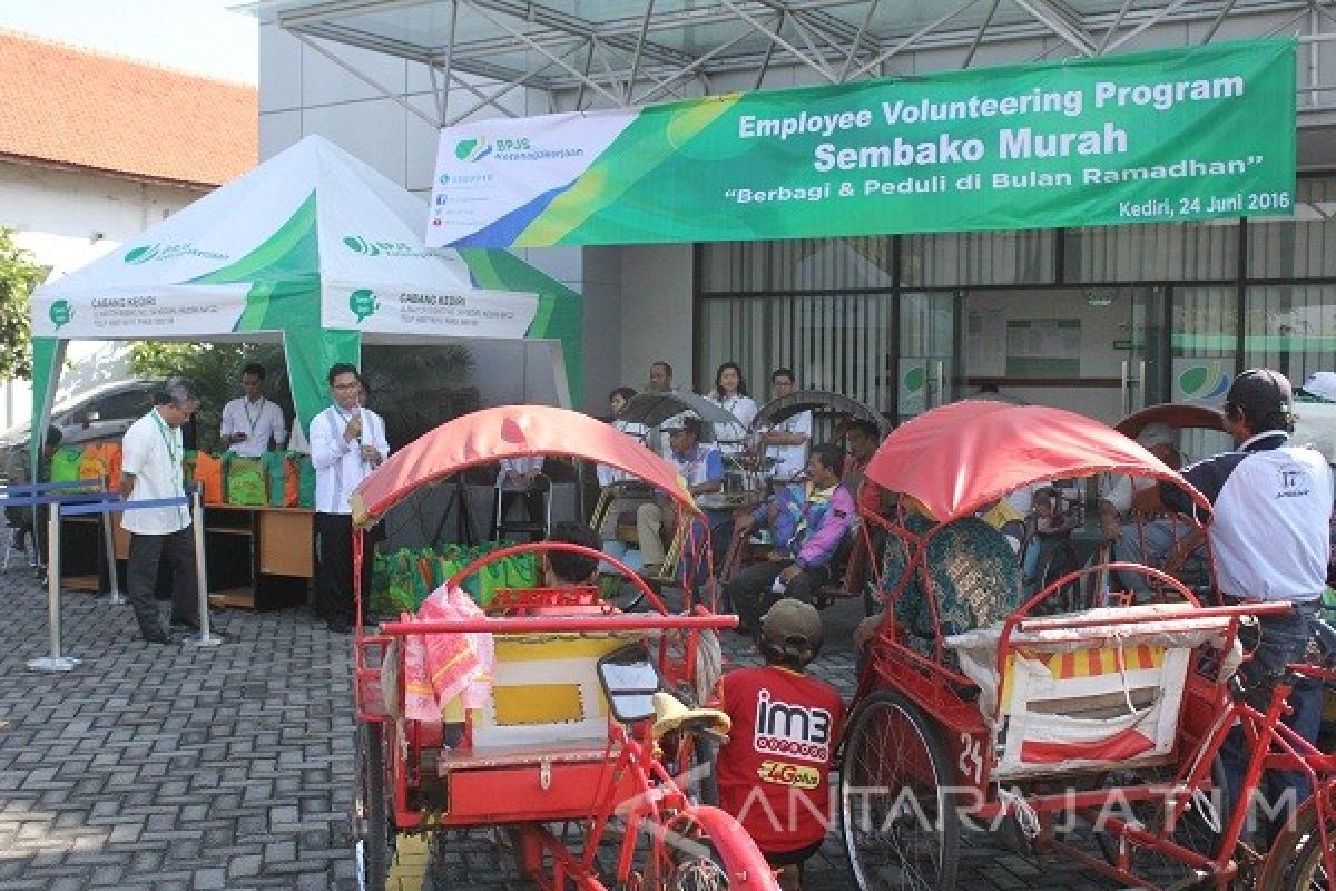 150 Penarik Becak di Kediri Dapat Jaminan Kematian Gratis   