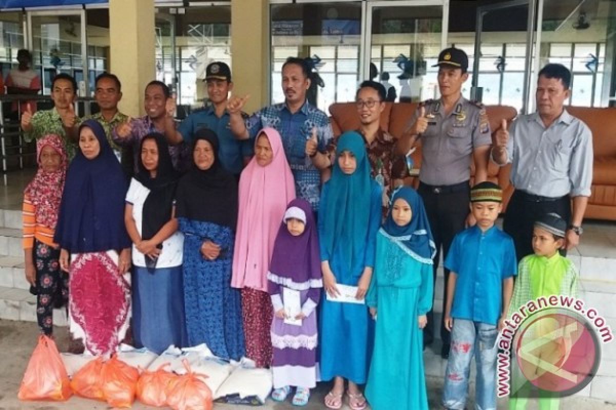 Kementerian BUMN Bagi Sembako Murah Di Tolitoli