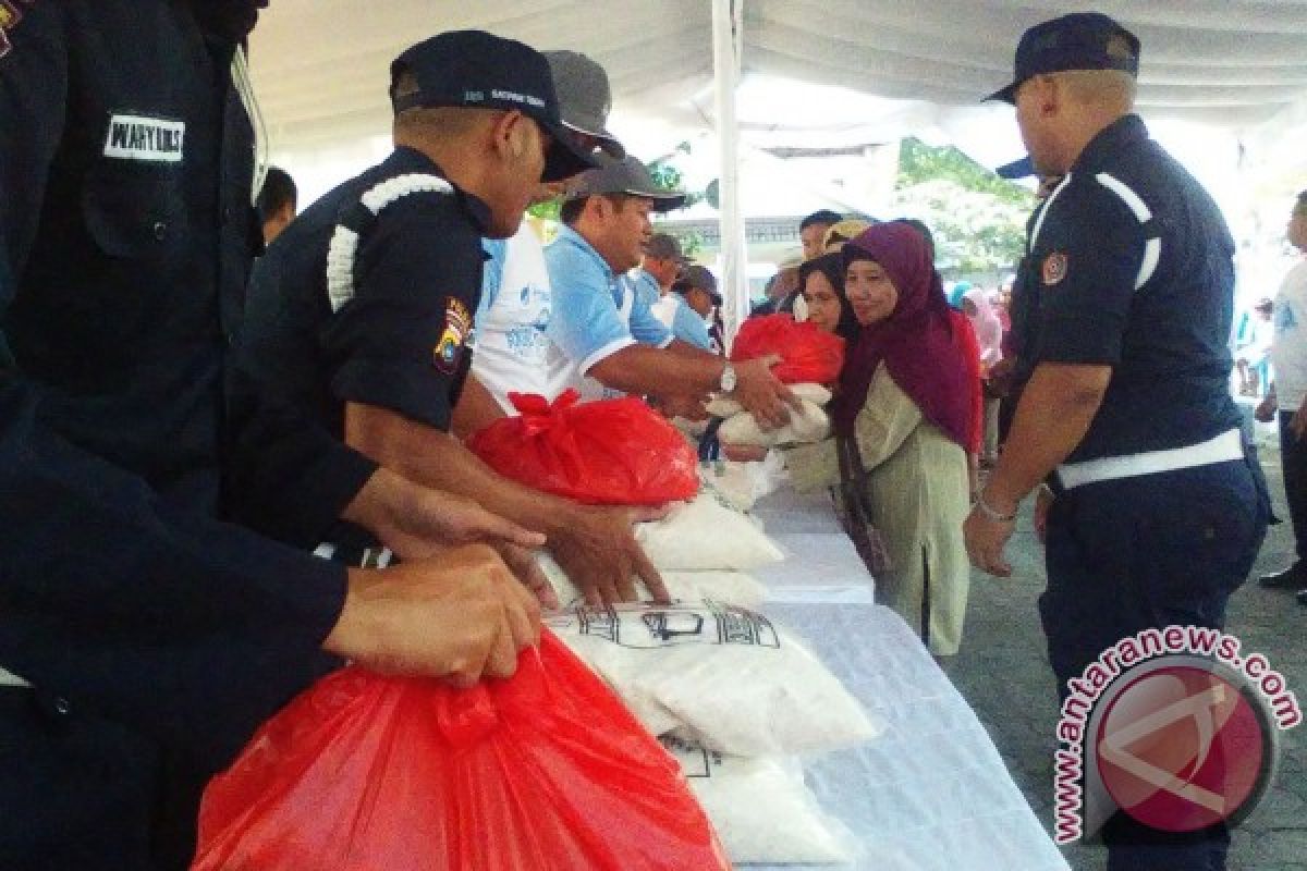 PT Timah Bagikan 2.000 Paket Sembako Murah