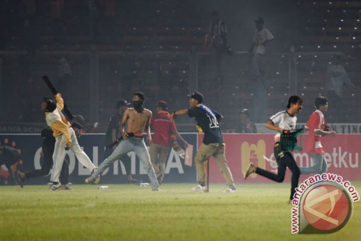 Polda Metro lacak pembakar motor rusuh Jakmania