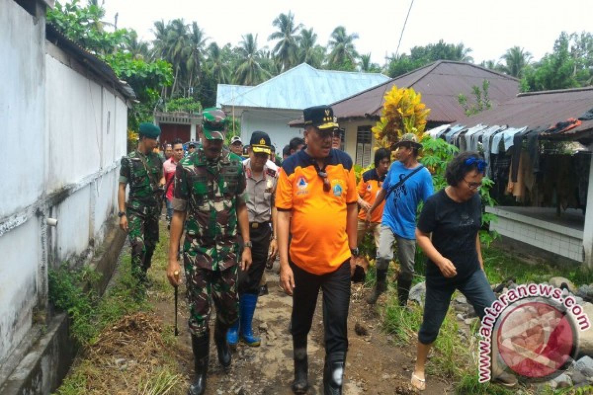 Danrem Santiago tinjau bencana di Sangihe