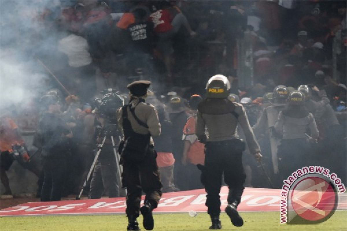 Terkait bentrokan, ratusan pendukung Persija diamankan polisi