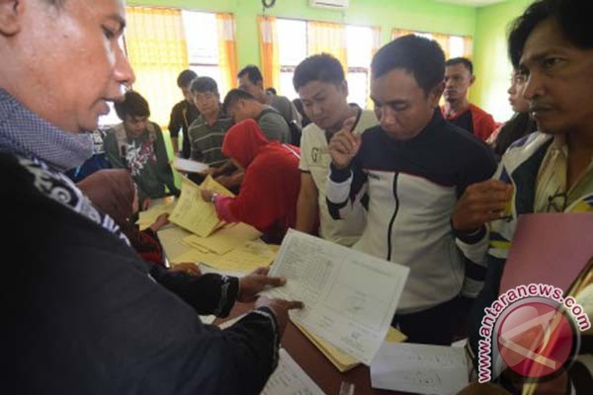 Calon siswa baru di Palu rebutan daftar di sekolah favorit