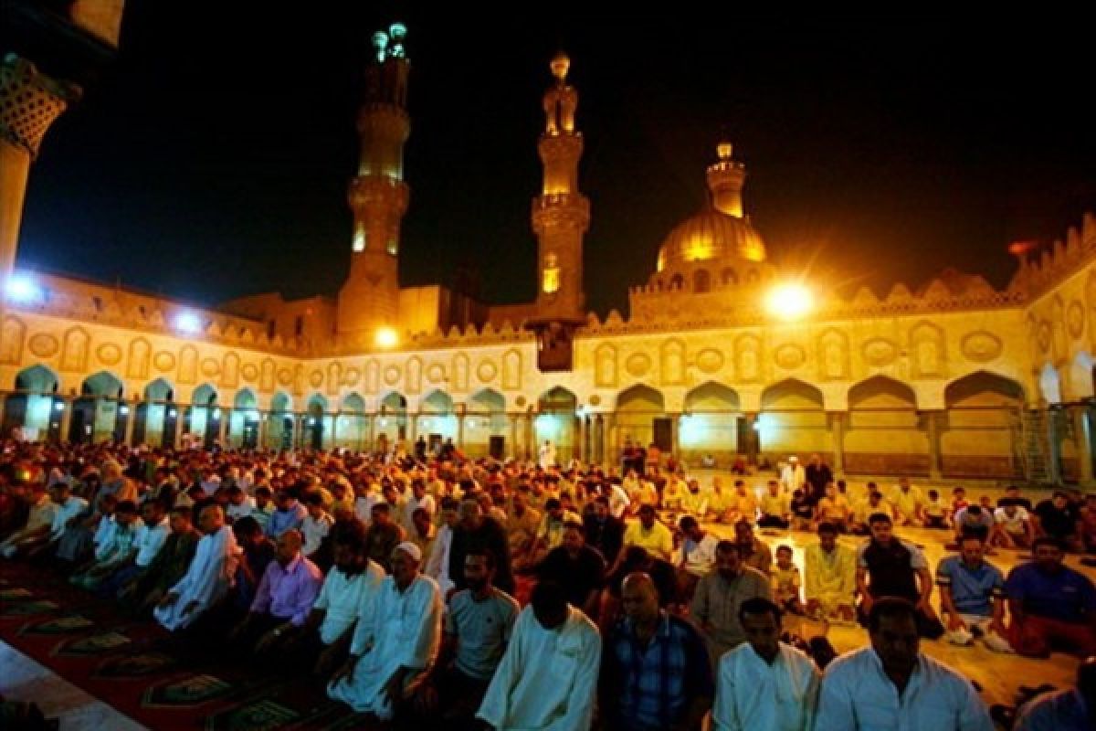 Egyptians enjoy happy and colorful Ramadan nights