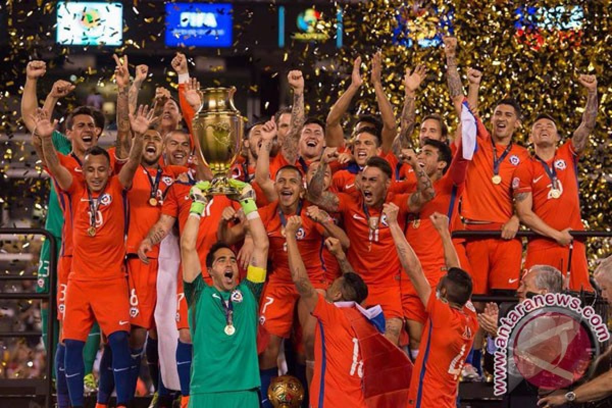 Tiga pemain Chile raih penghargaan Piala Amerika