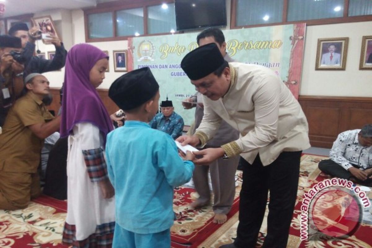 DPRD buka bersama dan santuni anak yatim piatu