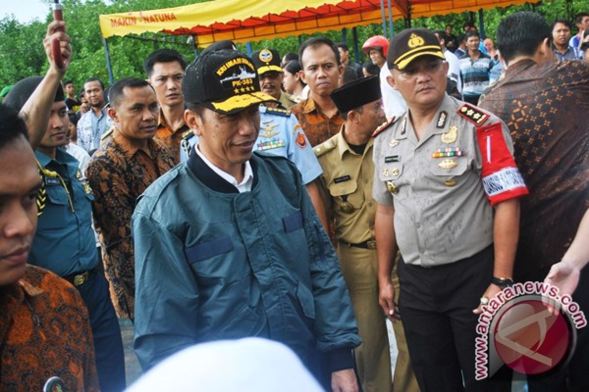 Presiden Jokowi  Rapat Terbatas di Tengah Laut Natuna