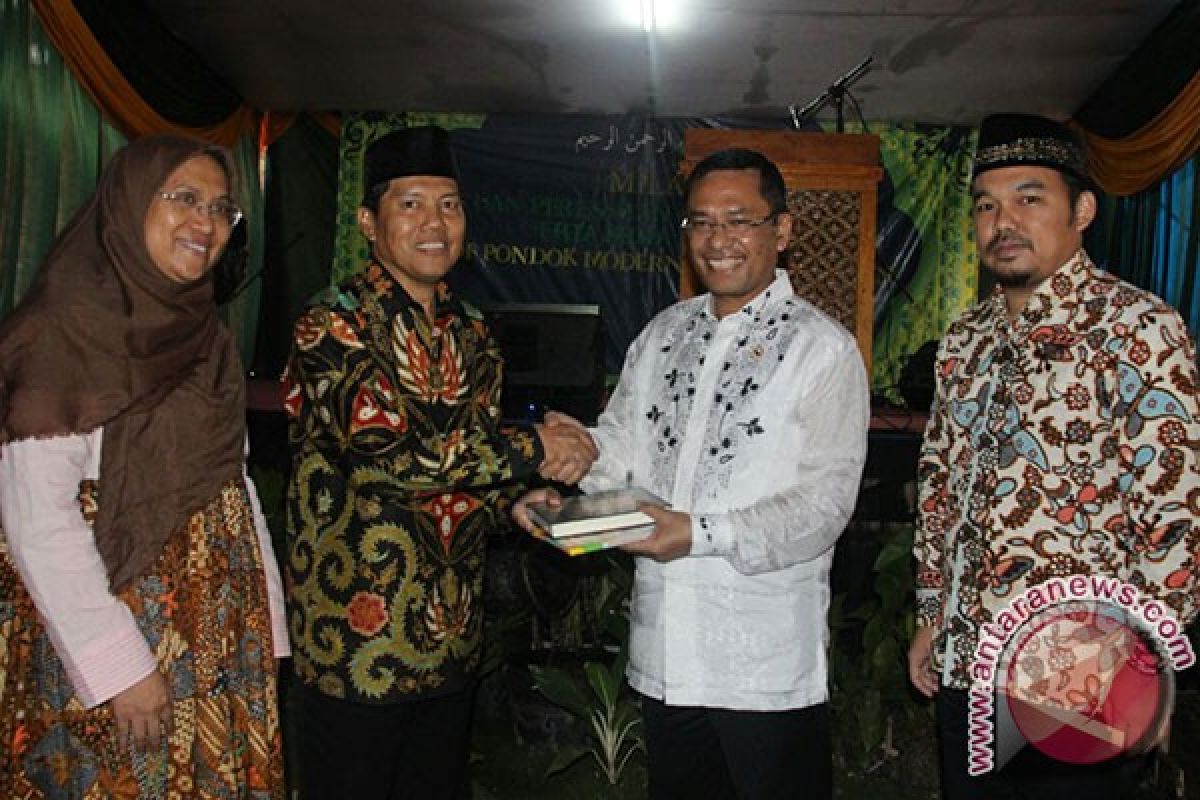 Kemenperin-APP wakafkan Alquran di Bandung Barat